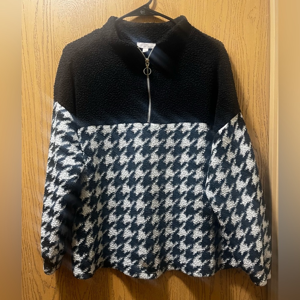 Black and White Houndstooth Women's Sweater